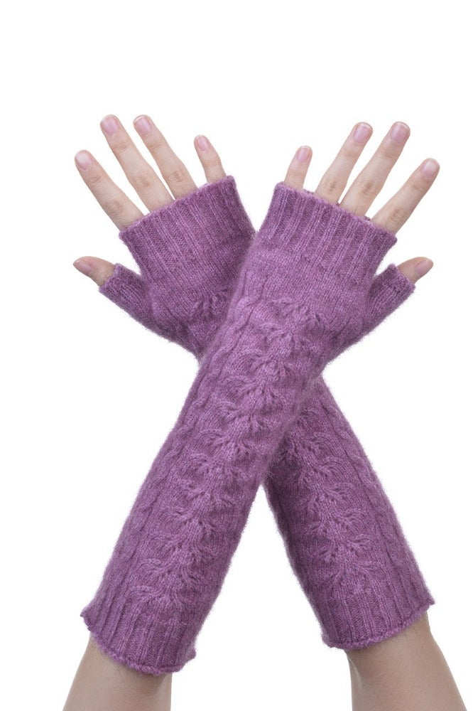 622 Cable Glovelet - Get extra warm and cozy while you set yourself apart with our exclusive cable knit glovelets, crafted from a blend of Possum Merino and Pure Mulberry Silk. These glovelets provide gentle comfort, yet remain durable and practical. Entirely NZ made….your choice comes naturally.