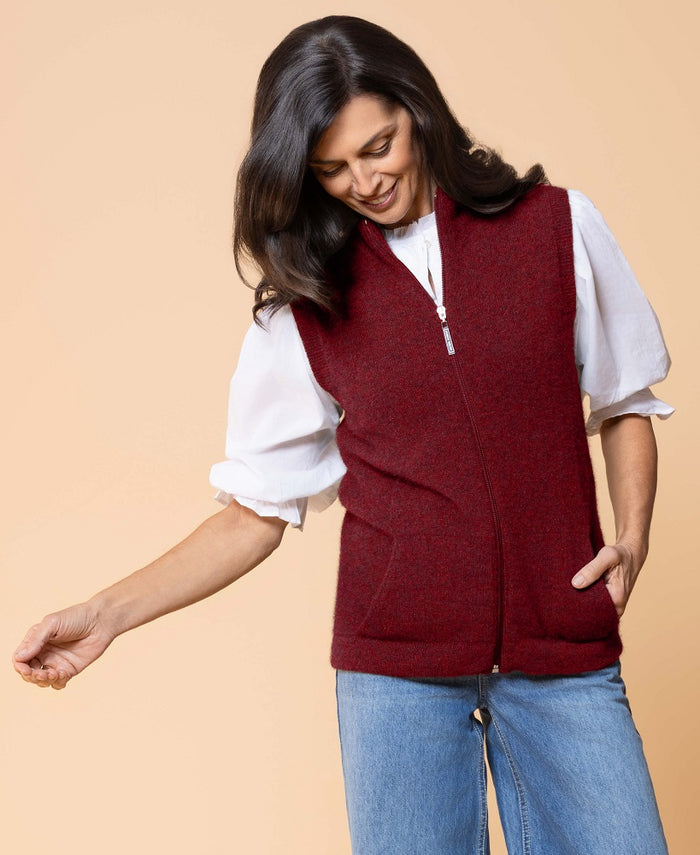 Possum and Merino
NW3101 Gilet - Zip-through vest with integrated pockets, single jersey. WholeGarment seamless construction.
Composition - 40% Possum Fur, 53% Merino, 7% Silk