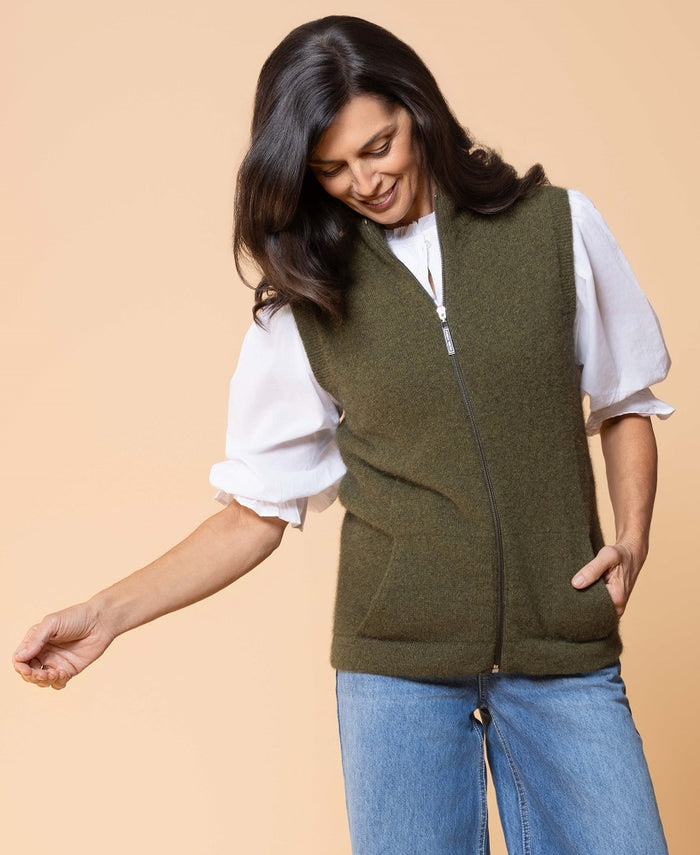 Possum and Merino
NW3101 Gilet - Zip-through vest with integrated pockets, single jersey. WholeGarment seamless construction.
Composition - 40% Possum Fur, 53% Merino, 7% Silk
