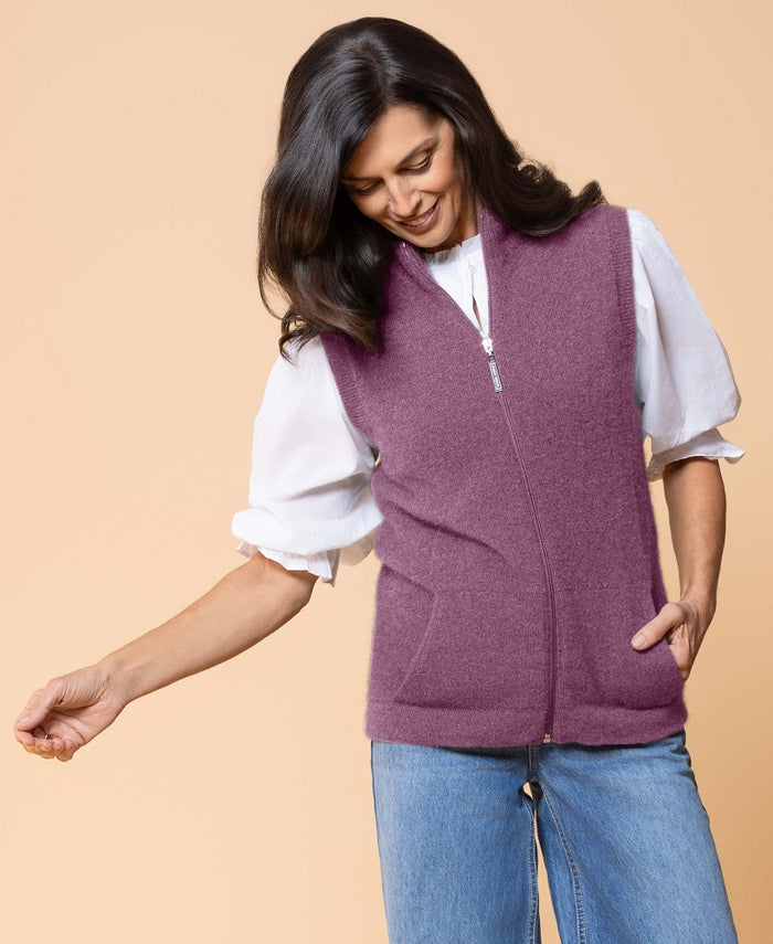 Possum and Merino
NW3101 Gilet - Zip-through vest with integrated pockets, single jersey. WholeGarment seamless construction.
Composition - 40% Possum Fur, 53% Merino, 7% Silk