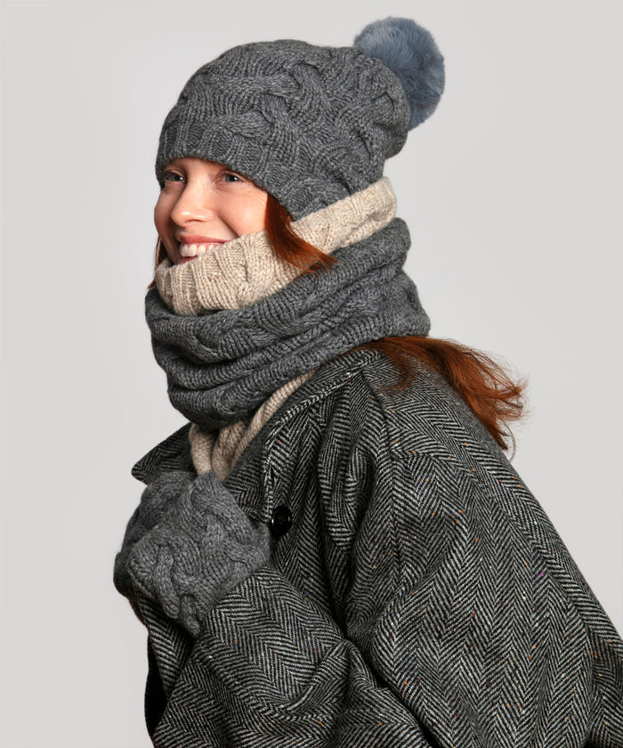 Park Cable Mitten in color dark grey